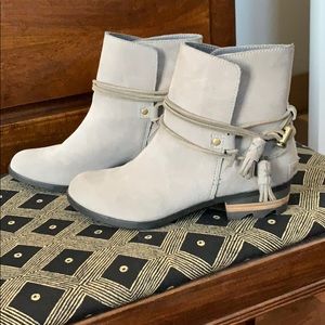 Sorel Farrah suede boots